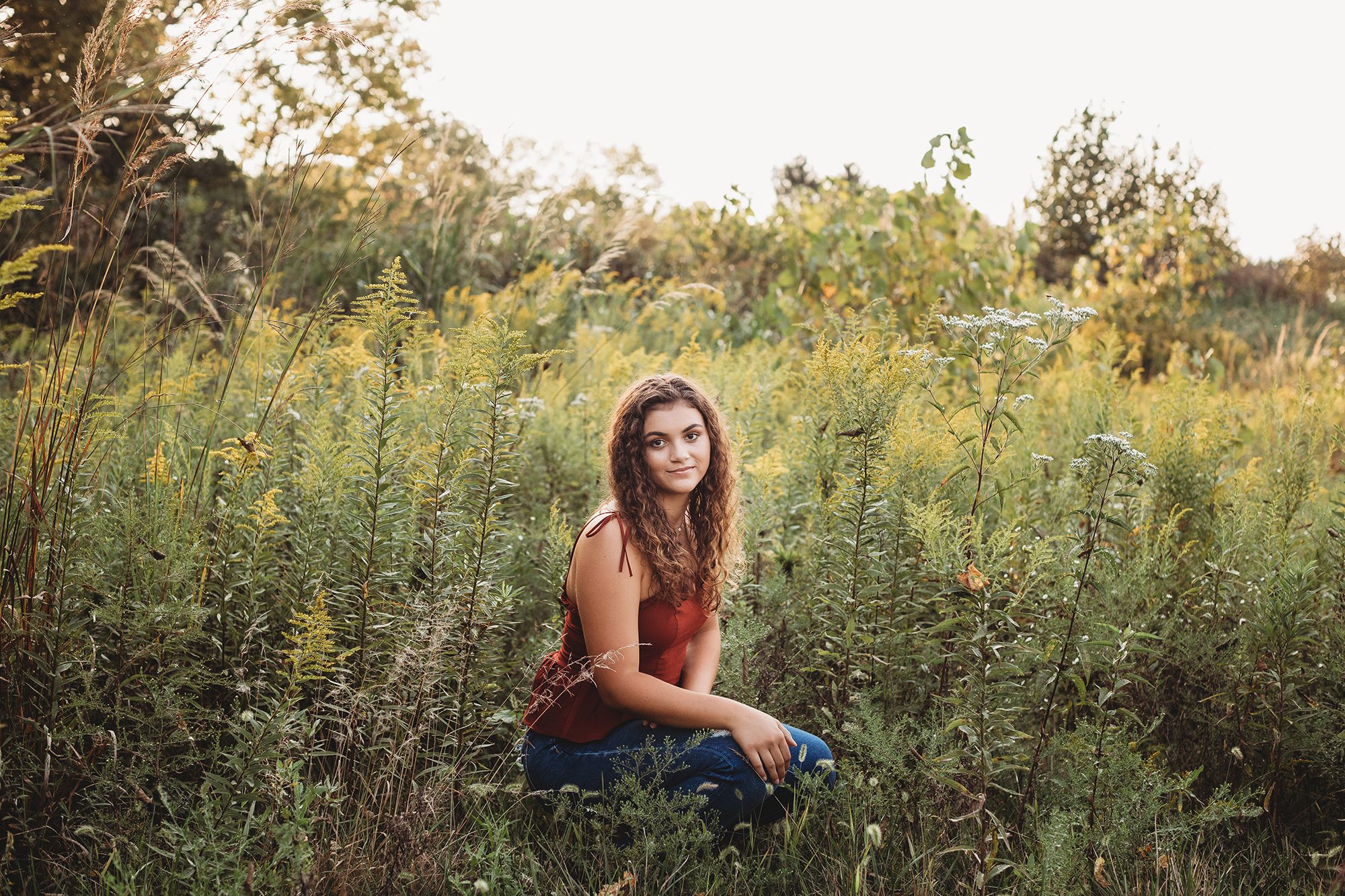 senior photoshoot of girl in a field in Columbus, OH