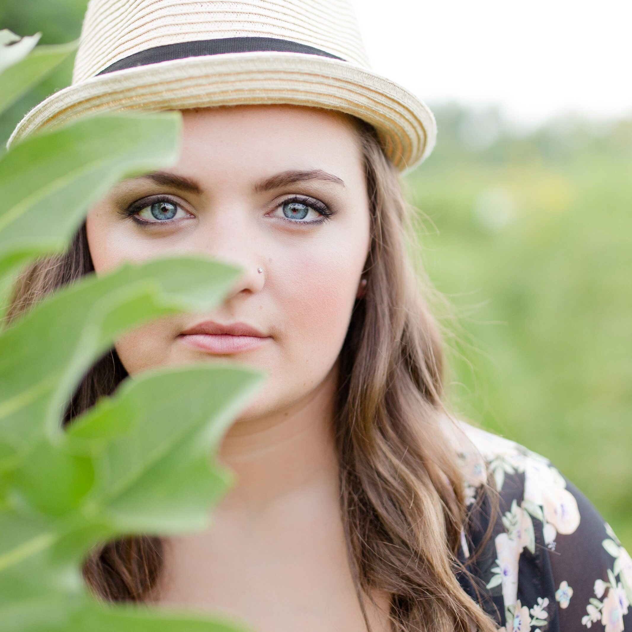 senior photography photoshoot of girl with a hat on near Columbus OH